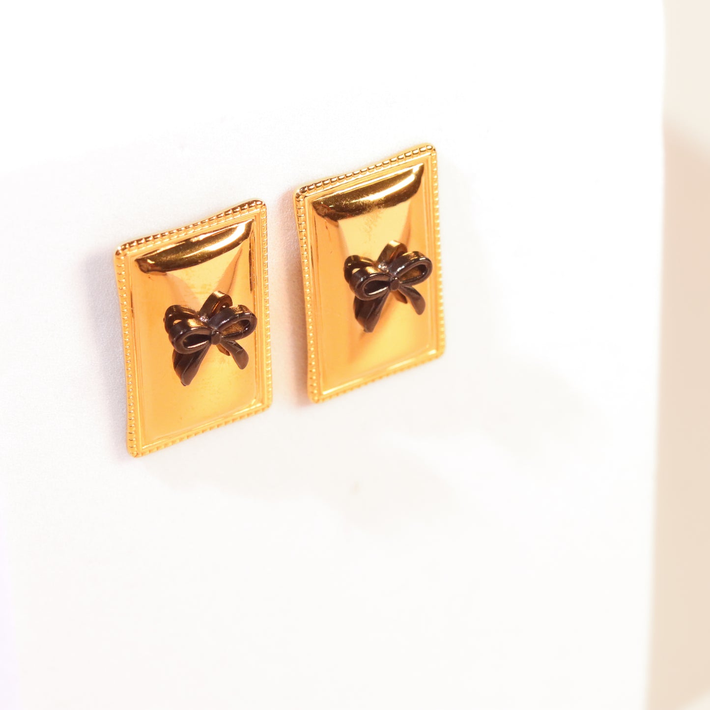 BOW PEEP EARRINGS - GOLD