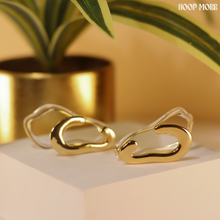 Load image into Gallery viewer, LOBSTER CLAW EARRINGS - GOLD