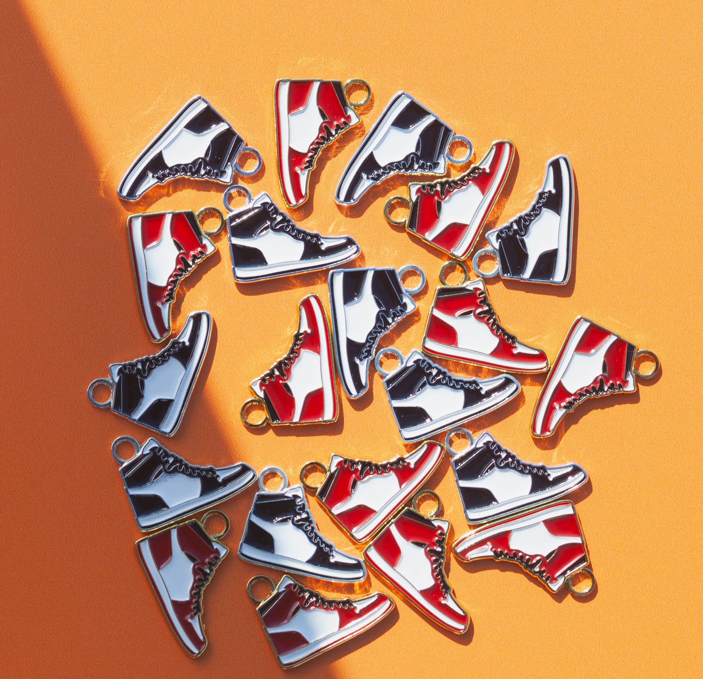SNEAKER GIRL MOBB CHARMS™-RED