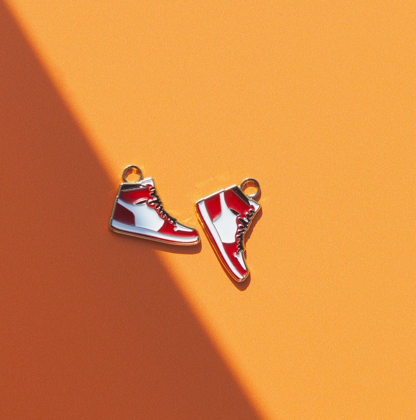 SNEAKER GIRL MOBB CHARMS™-RED
