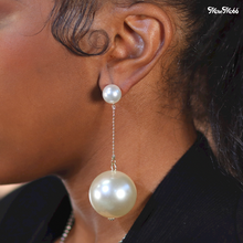 Load image into Gallery viewer, WRECKING BALL EARRINGS - PEARL